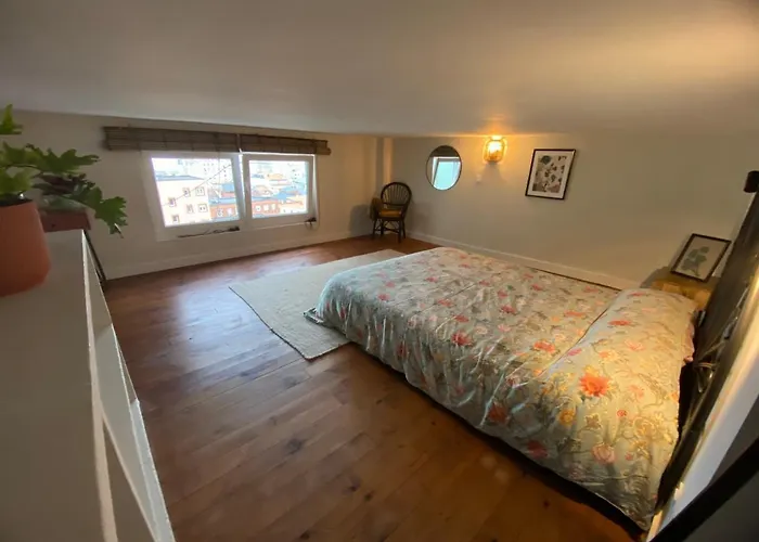 Con Jardin Y Vistas En El Centro De Santander